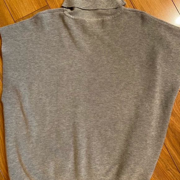 Ellen Tracy Soft Gray Sleeveless Turtleneck - Picture 2 of 4